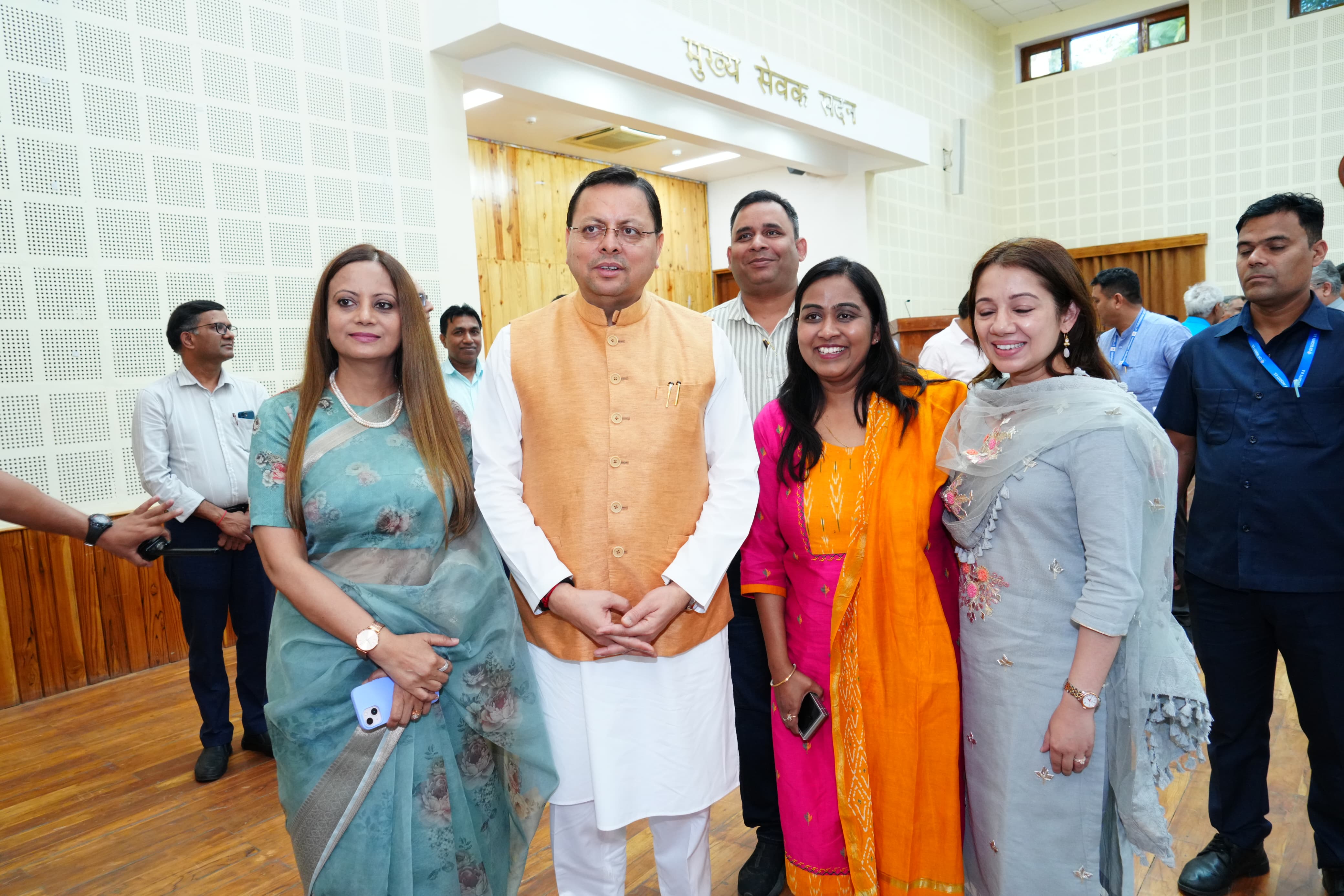 Dr. Nisha Singla with the Chief Minister of Uttarakhand and other delegates